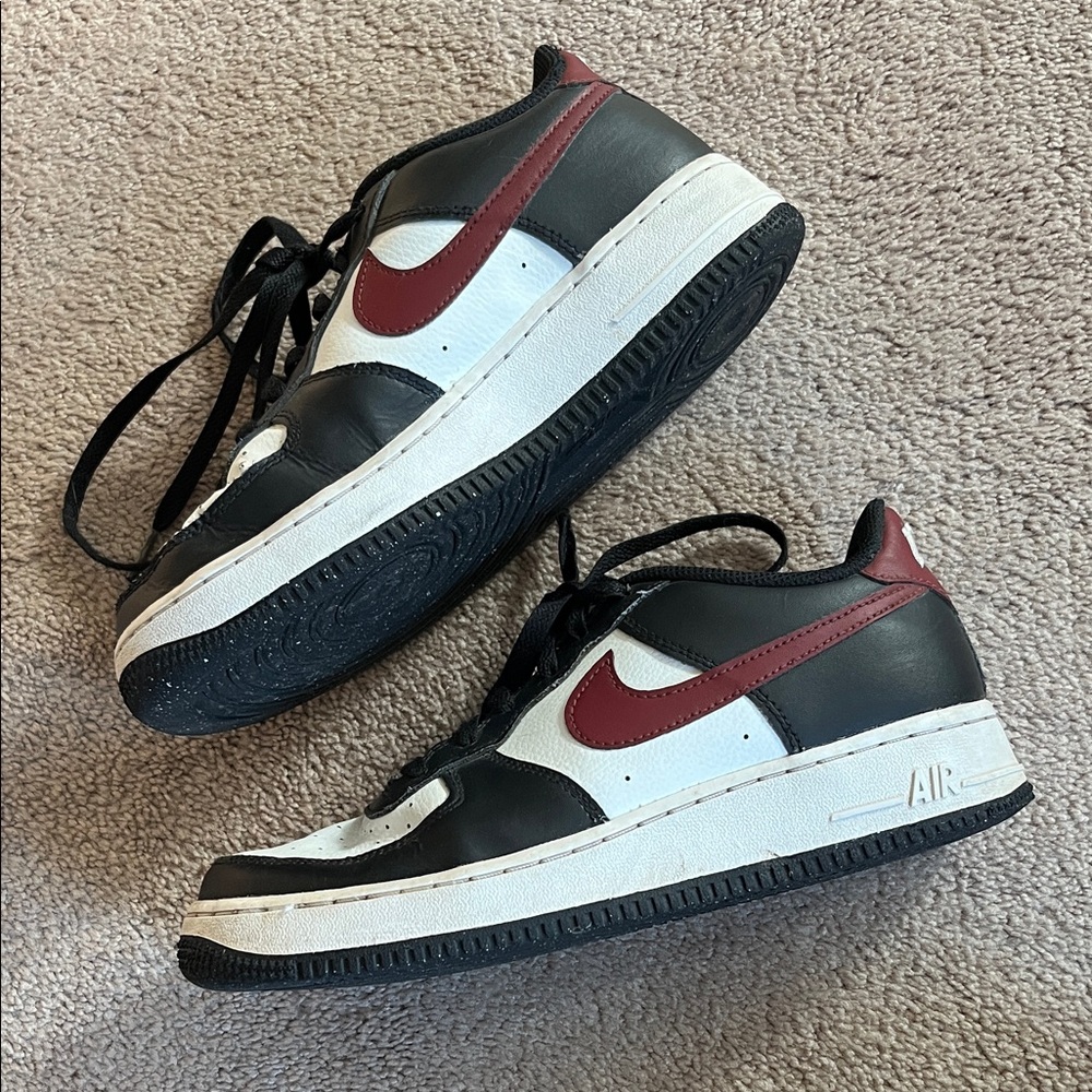 ✔️ Nike Dunks Black + Burgundy